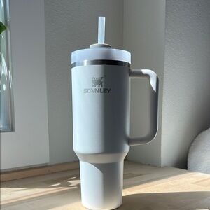 Stanley White 40oz perfect condition